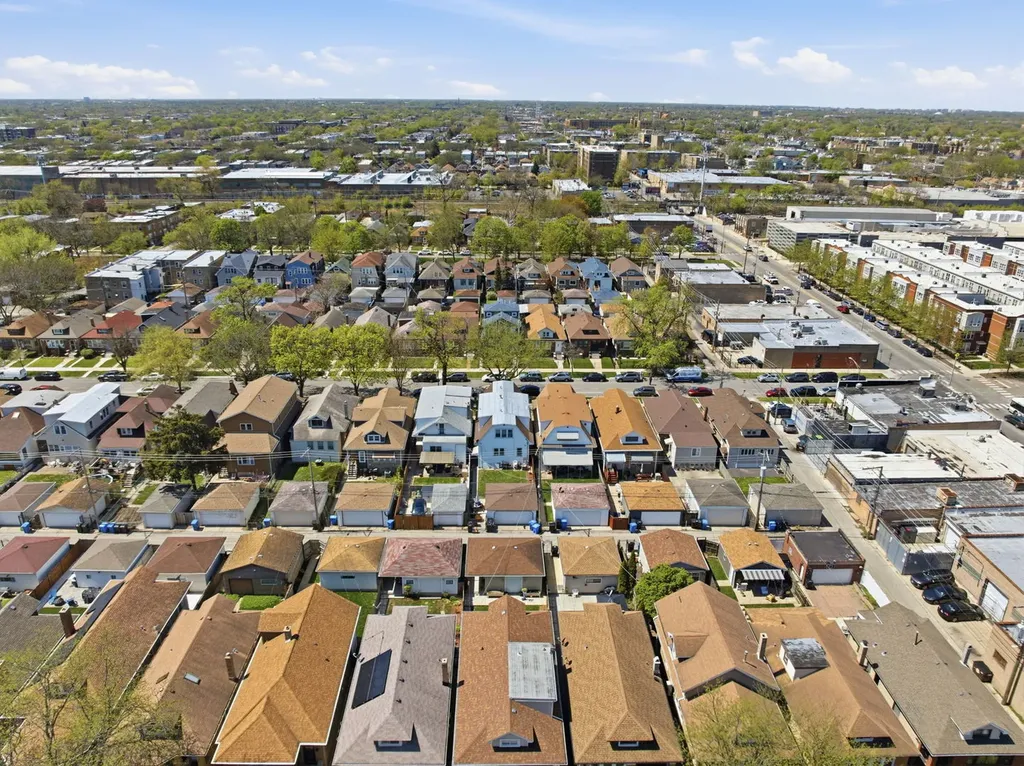 3135 North Kilbourn Avenue Chicago IL 60641