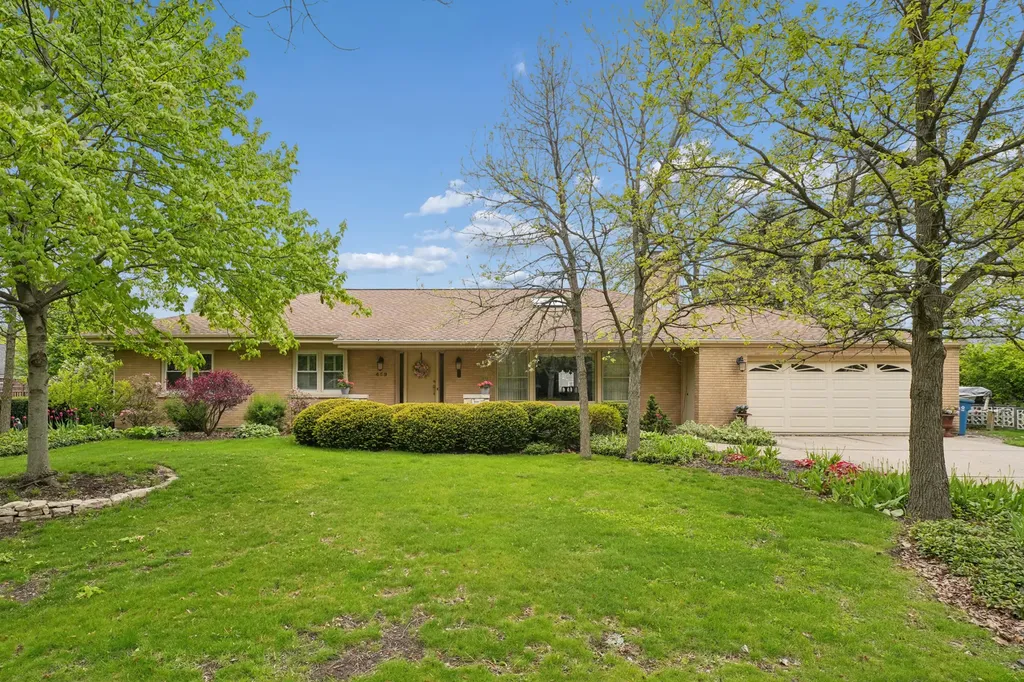 459 East Ridge Avenue Elmhurst IL 60126