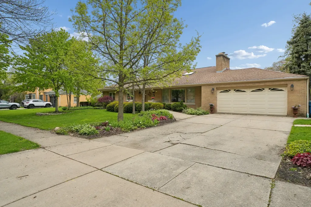459 East Ridge Avenue Elmhurst IL 60126