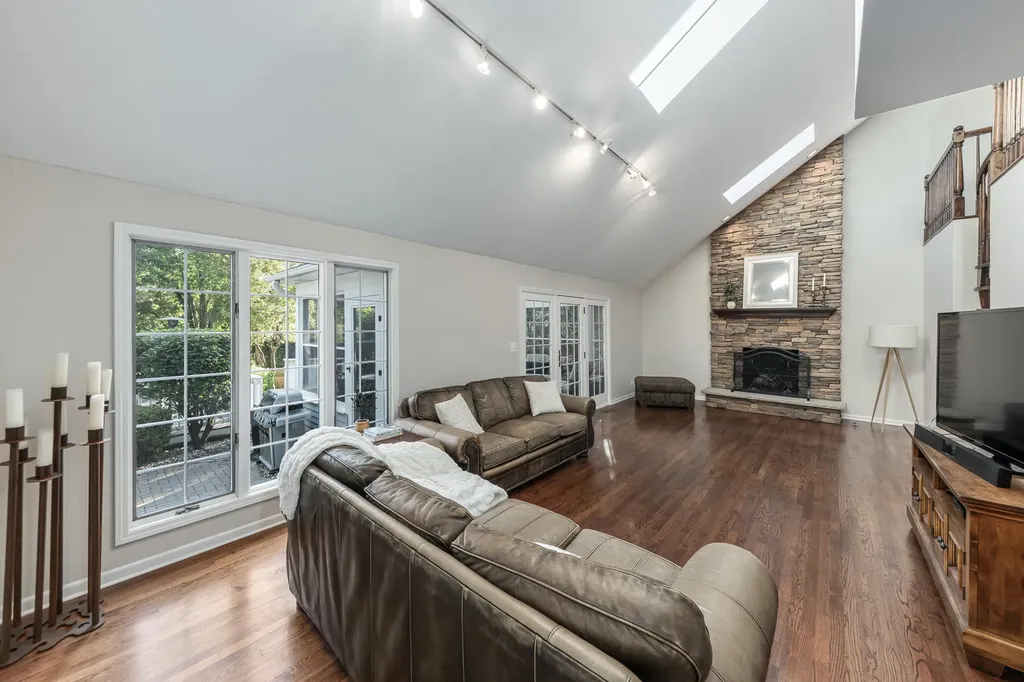 1177 Kenilworth Circle Naperville IL 60540