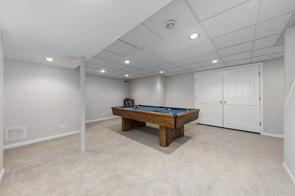 1177 Kenilworth Circle Naperville IL 60540