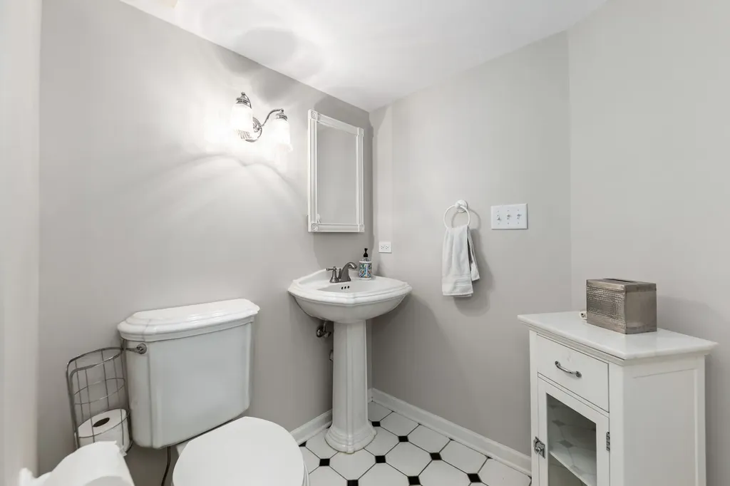1177 Kenilworth Circle Naperville IL 60540