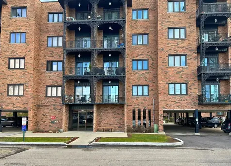 9355 Landings Lane Des Plaines IL 60016