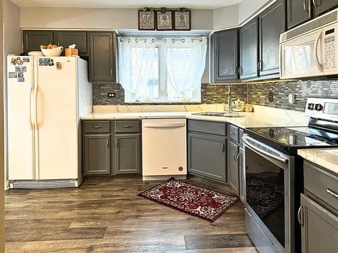 9355 Landings Lane Des Plaines IL 60016