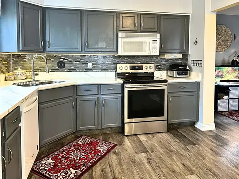 9355 Landings Lane Des Plaines IL 60016