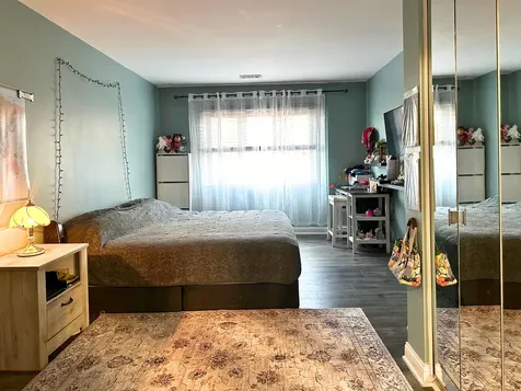 9355 Landings Lane Des Plaines IL 60016
