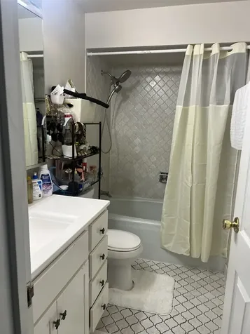 9355 Landings Lane Des Plaines IL 60016