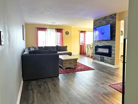 9355 Landings Lane Des Plaines IL 60016