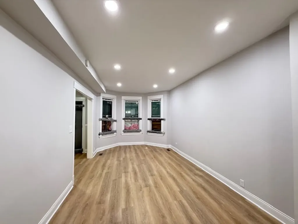 7045 South Prairie Avenue Chicago IL 60637