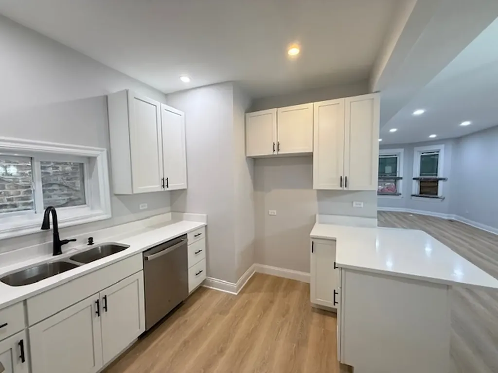 7045 South Prairie Avenue Chicago IL 60637