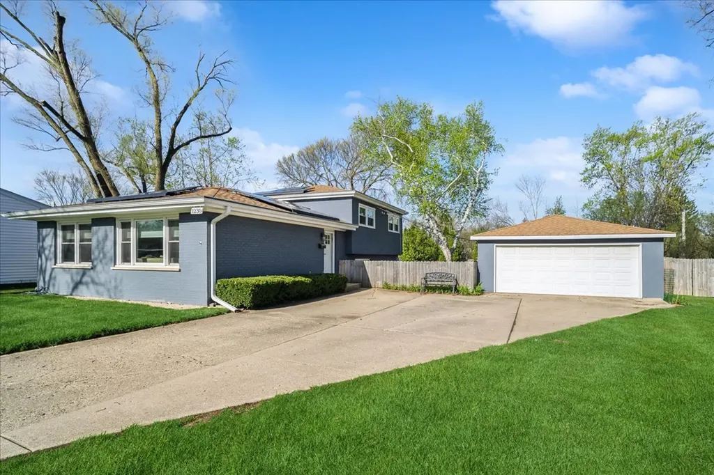 1230 Greenwood Court Deerfield IL 60015