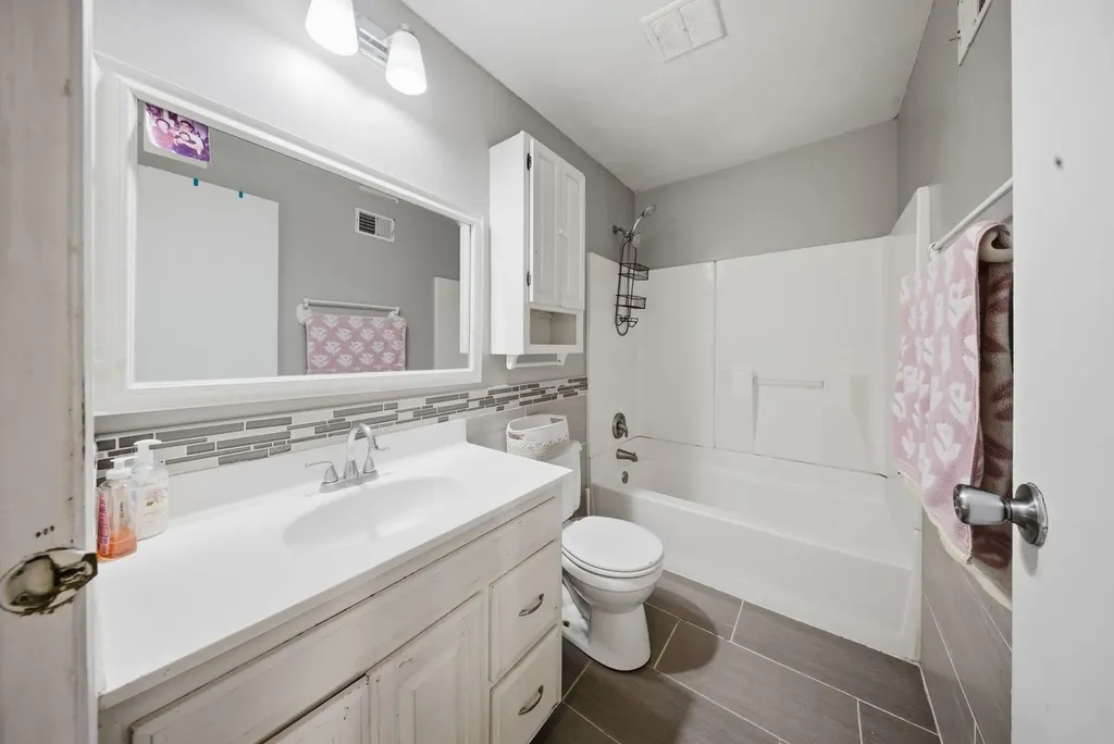 1240 Foxcroft Drive Aurora IL 60506