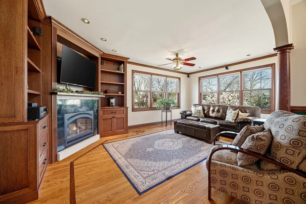 6883 West Hobart Avenue Chicago IL 60631