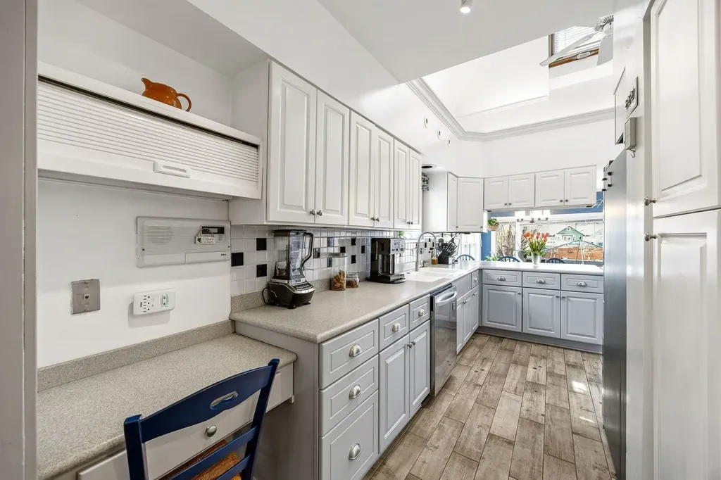 6883 West Hobart Avenue Chicago IL 60631