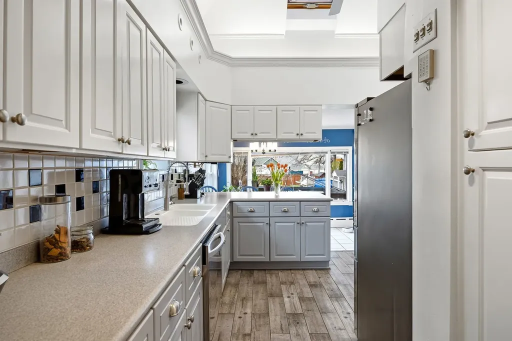6883 West Hobart Avenue Chicago IL 60631
