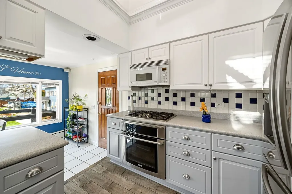 6883 West Hobart Avenue Chicago IL 60631