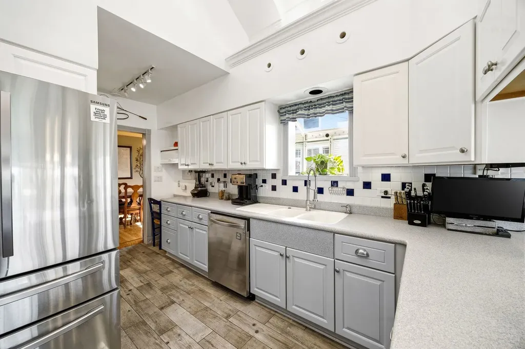 6883 West Hobart Avenue Chicago IL 60631