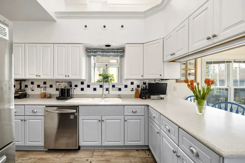 6883 West Hobart Avenue Chicago IL 60631