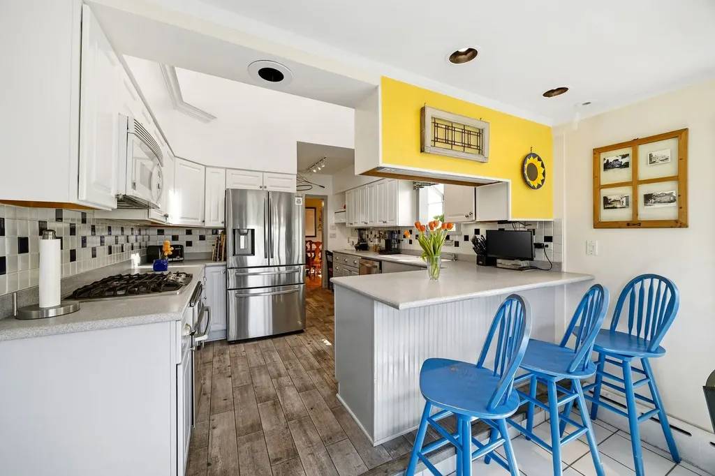 6883 West Hobart Avenue Chicago IL 60631