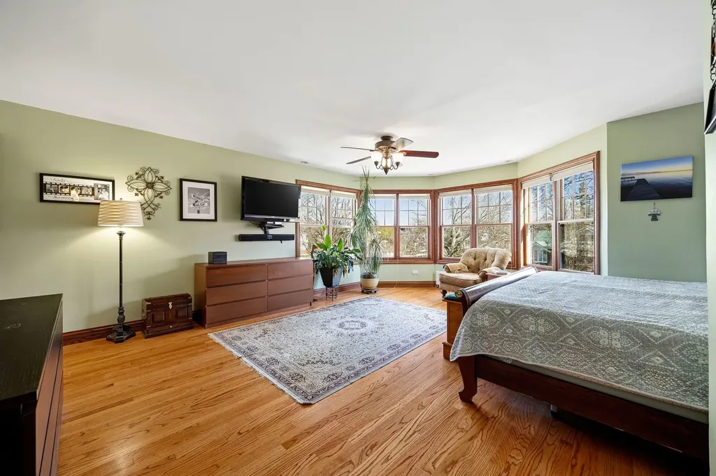 6883 West Hobart Avenue Chicago IL 60631