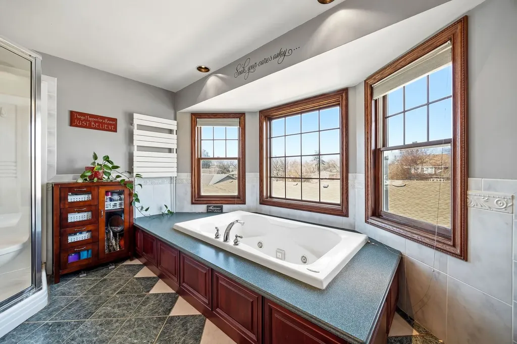 6883 West Hobart Avenue Chicago IL 60631