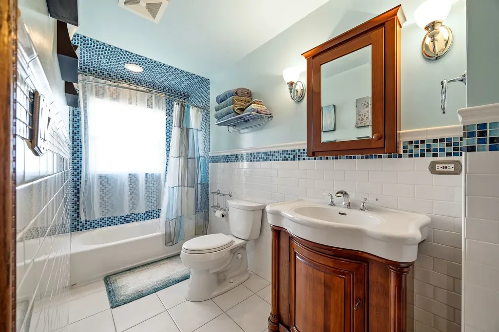 6883 West Hobart Avenue Chicago IL 60631