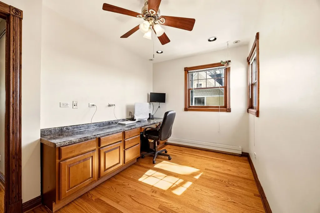 6883 West Hobart Avenue Chicago IL 60631