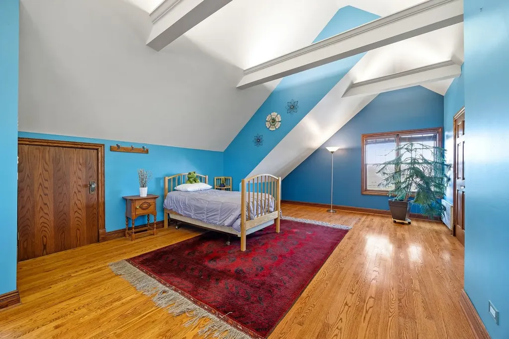 6883 West Hobart Avenue Chicago IL 60631