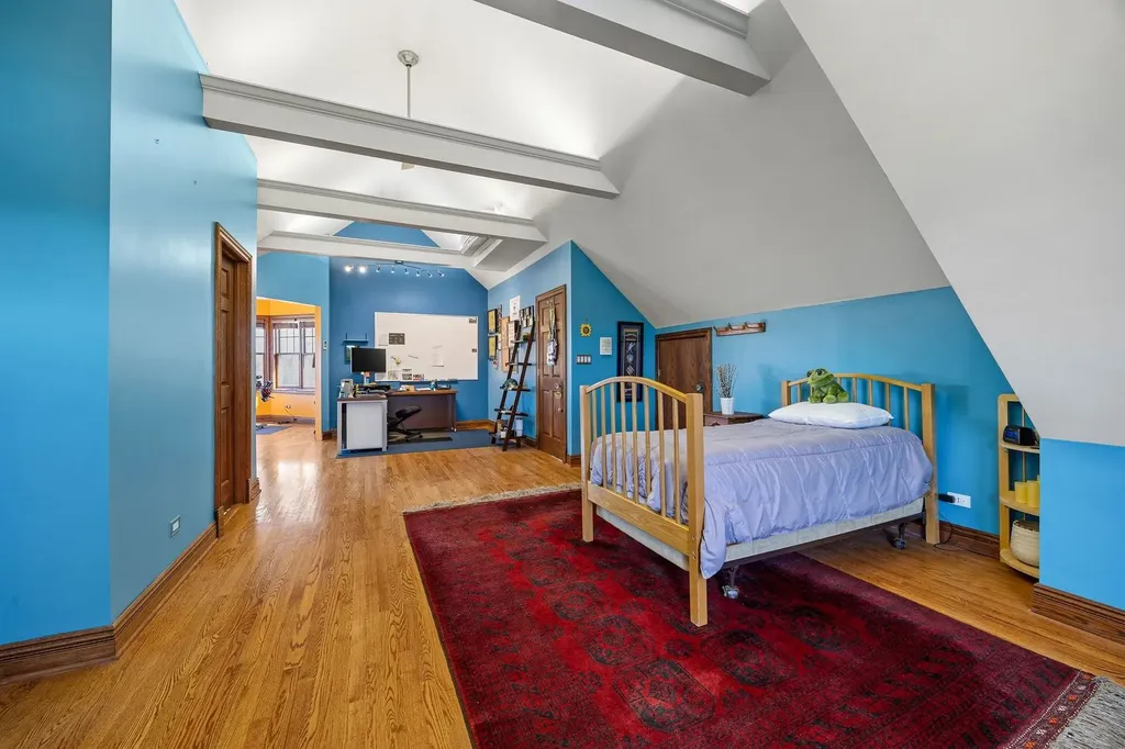 6883 West Hobart Avenue Chicago IL 60631
