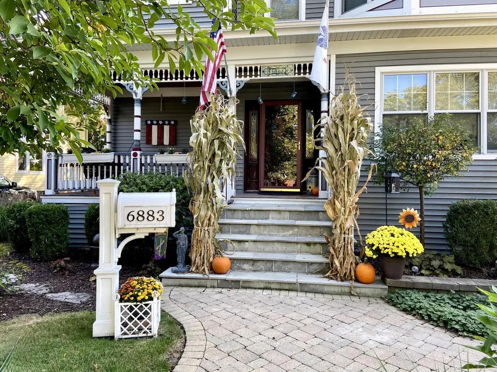 6883 West Hobart Avenue Chicago IL 60631