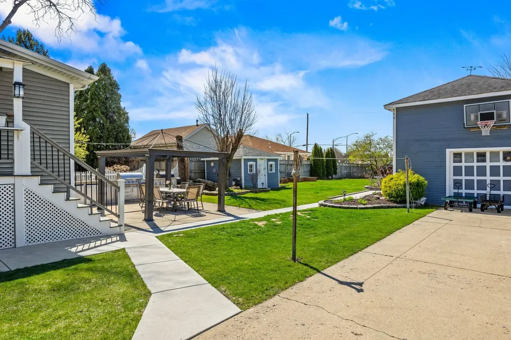 6883 West Hobart Avenue Chicago IL 60631