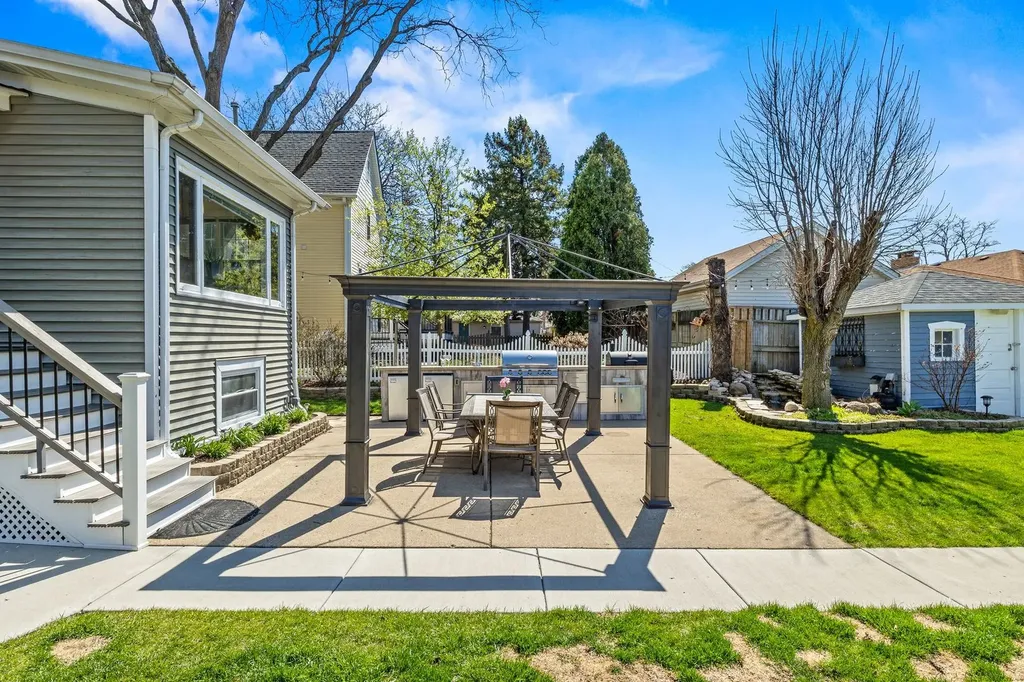 6883 West Hobart Avenue Chicago IL 60631