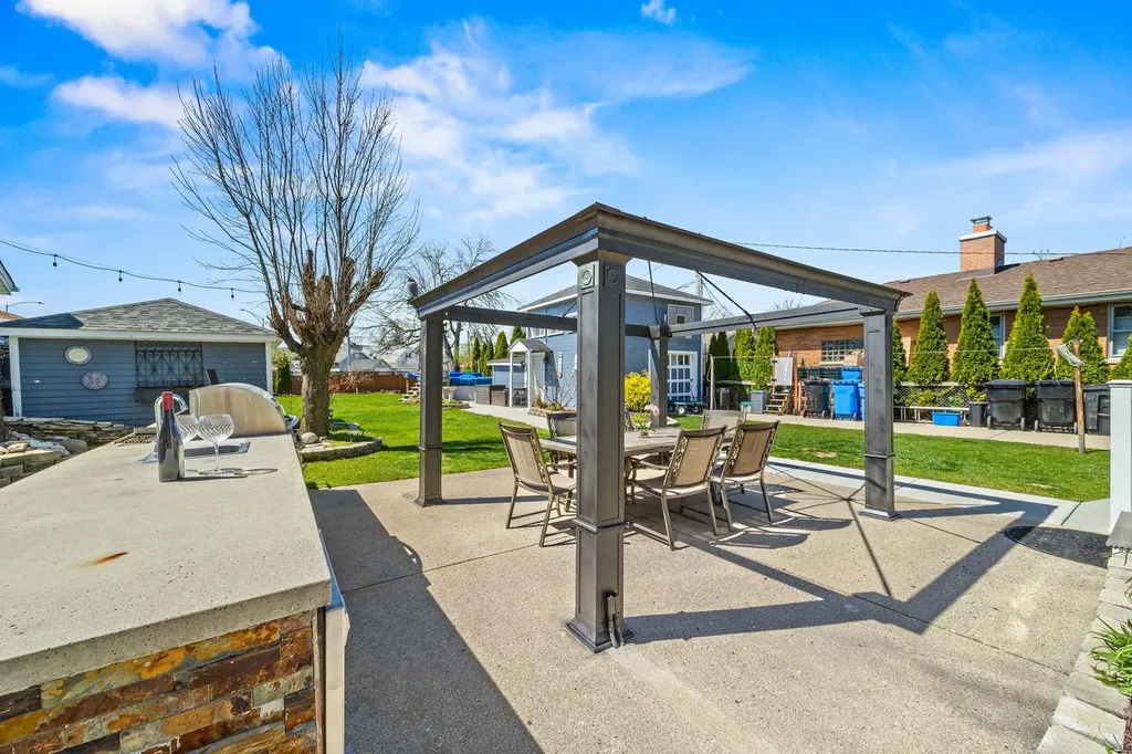 6883 West Hobart Avenue Chicago IL 60631