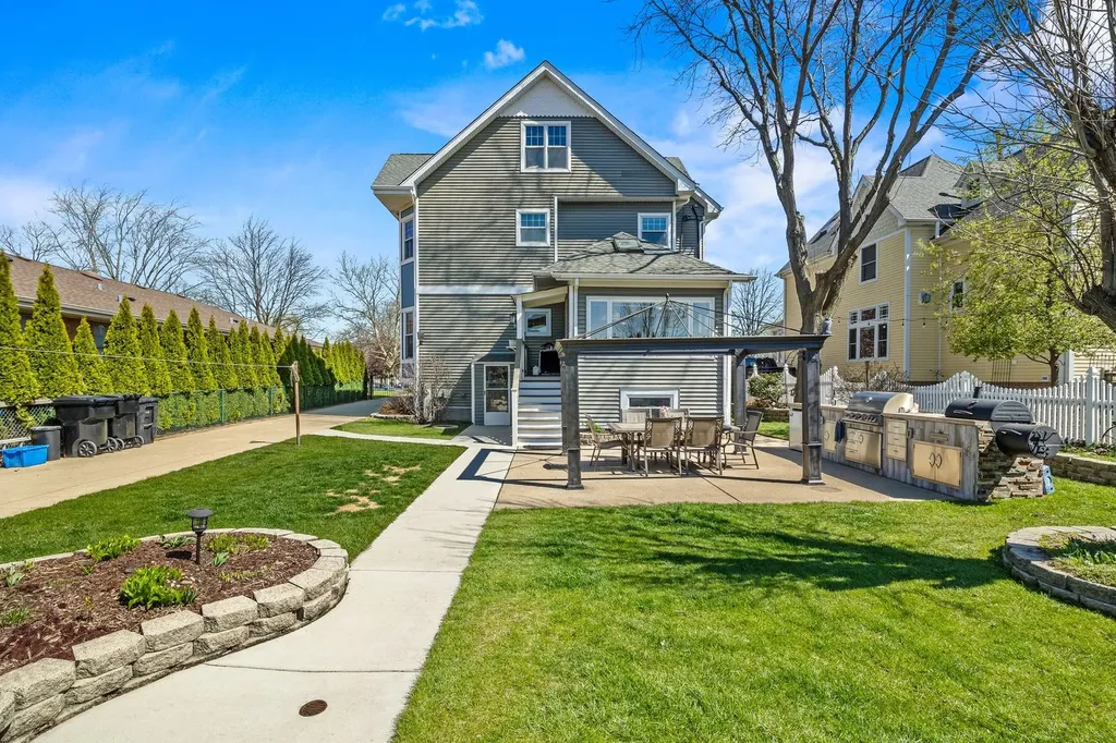 6883 West Hobart Avenue Chicago IL 60631