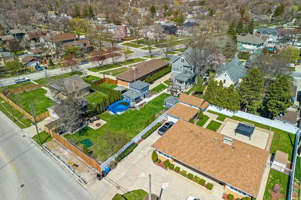 6883 West Hobart Avenue Chicago IL 60631