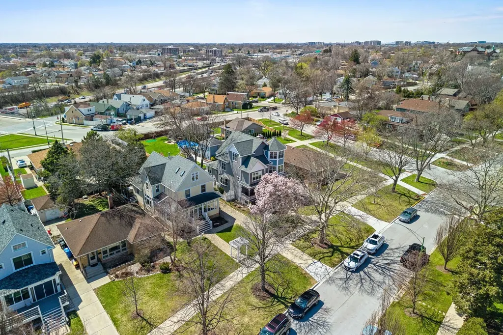 6883 West Hobart Avenue Chicago IL 60631