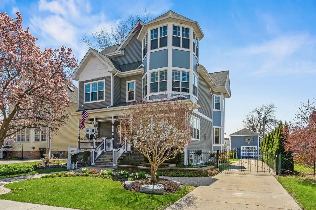 6883 West Hobart Avenue Chicago IL 60631