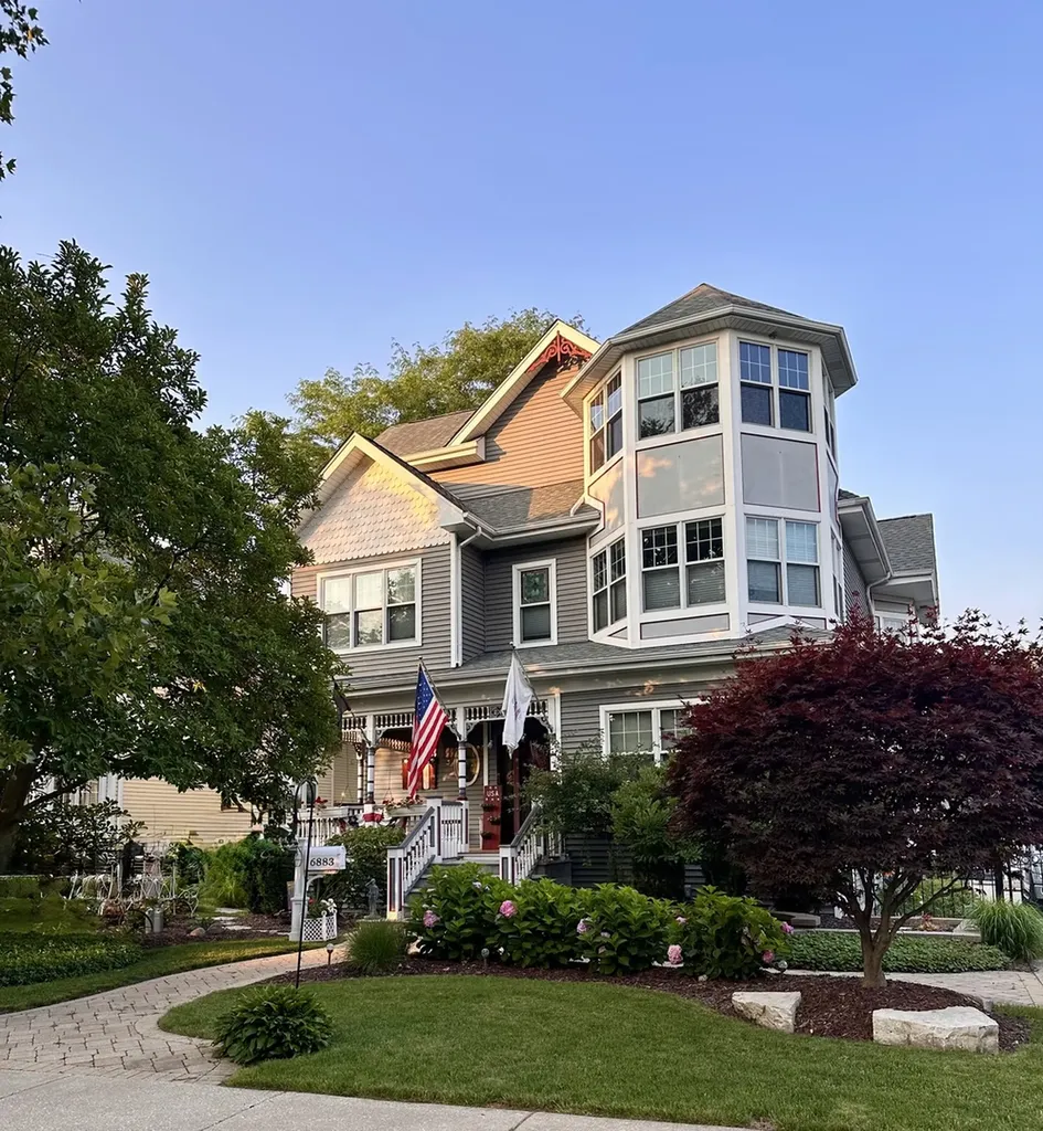 6883 West Hobart Avenue Chicago IL 60631