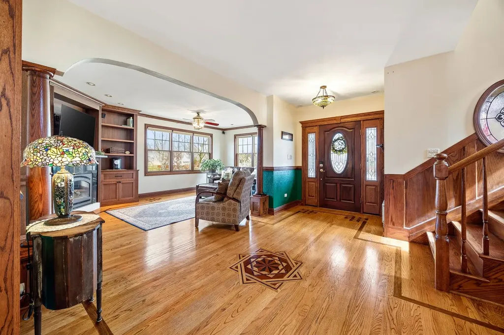 6883 West Hobart Avenue Chicago IL 60631