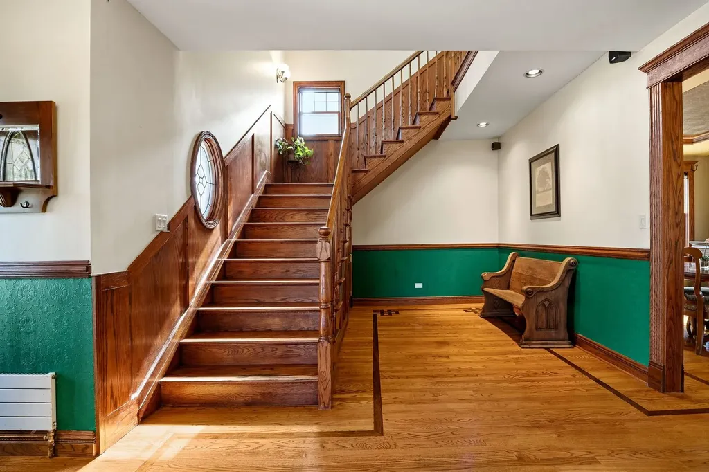 6883 West Hobart Avenue Chicago IL 60631