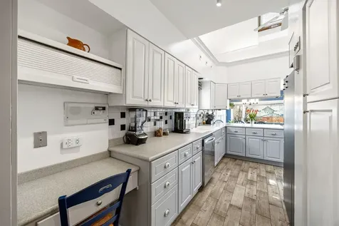6883 West Hobart Avenue Chicago IL 60631