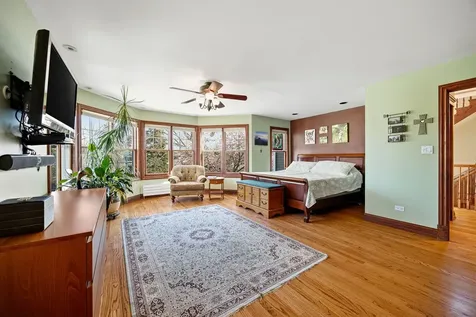 6883 West Hobart Avenue Chicago IL 60631