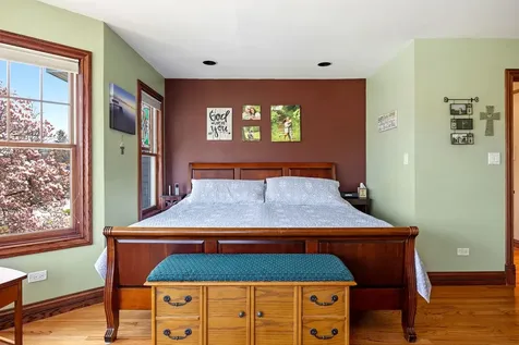 6883 West Hobart Avenue Chicago IL 60631