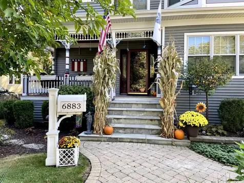 6883 West Hobart Avenue Chicago IL 60631