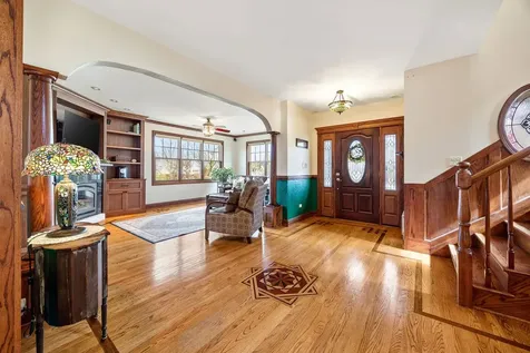 6883 West Hobart Avenue Chicago IL 60631