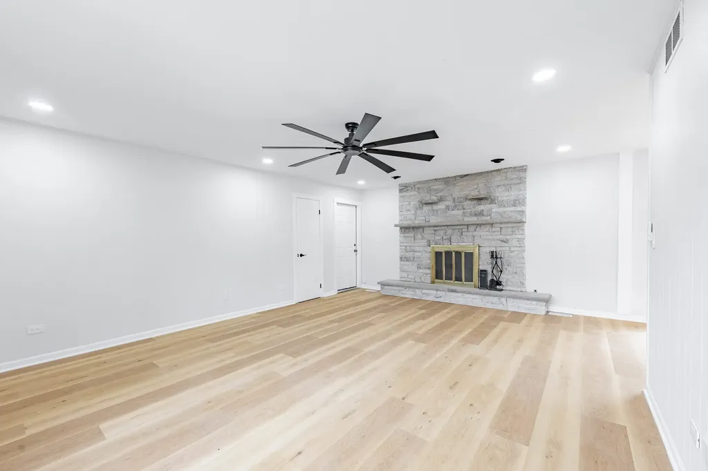 5S254 Middle Road Naperville IL 60563