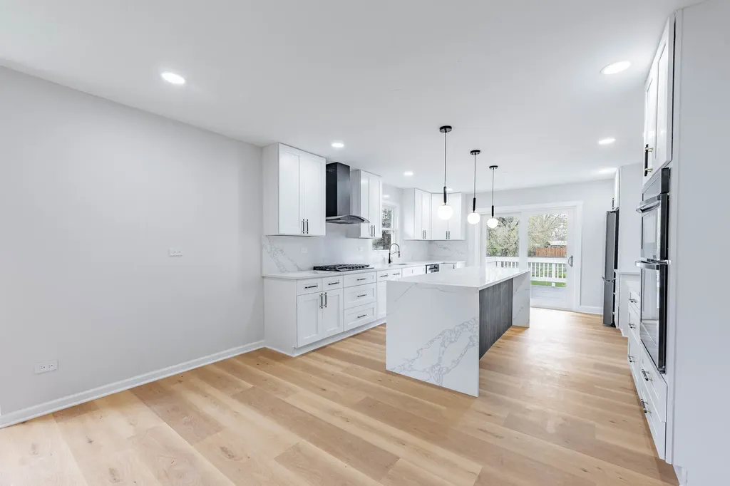 5S254 Middle Road Naperville IL 60563