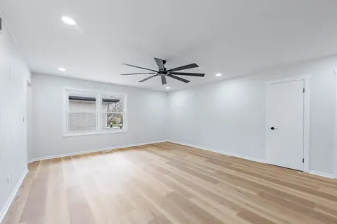 5S254 Middle Road Naperville IL 60563