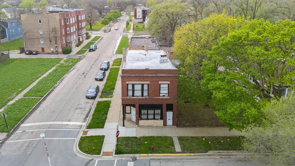 6956 South Carpenter Street Chicago IL 60621