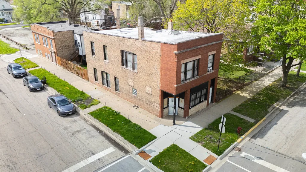 6956 South Carpenter Street Chicago IL 60621